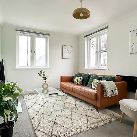 Luxury 2 Bedroom City Centre Apartment - Secure Parking - Amazing Location! Κάντεμπερι Εξωτερικό φωτογραφία