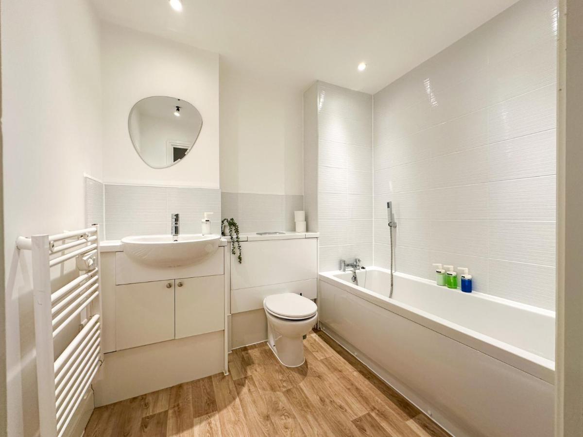 Luxury 2 Bedroom City Centre Apartment - Secure Parking - Amazing Location! Κάντεμπερι Εξωτερικό φωτογραφία