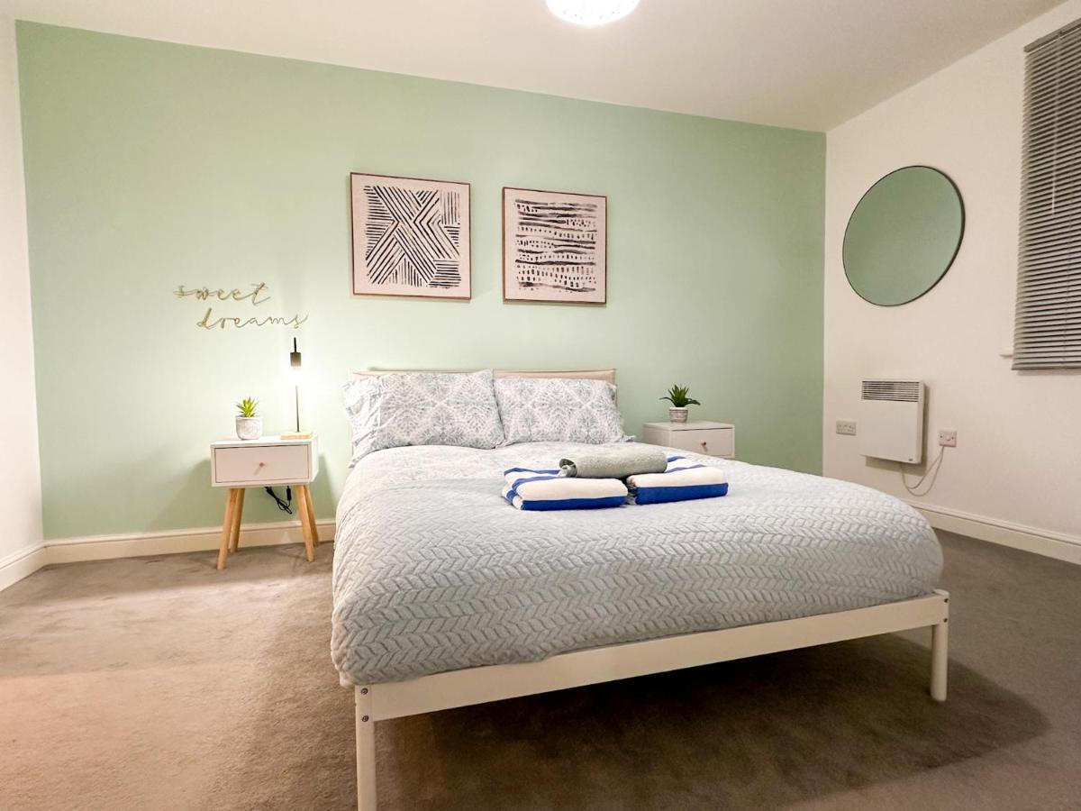 Luxury 2 Bedroom City Centre Apartment - Secure Parking - Amazing Location! Κάντεμπερι Εξωτερικό φωτογραφία