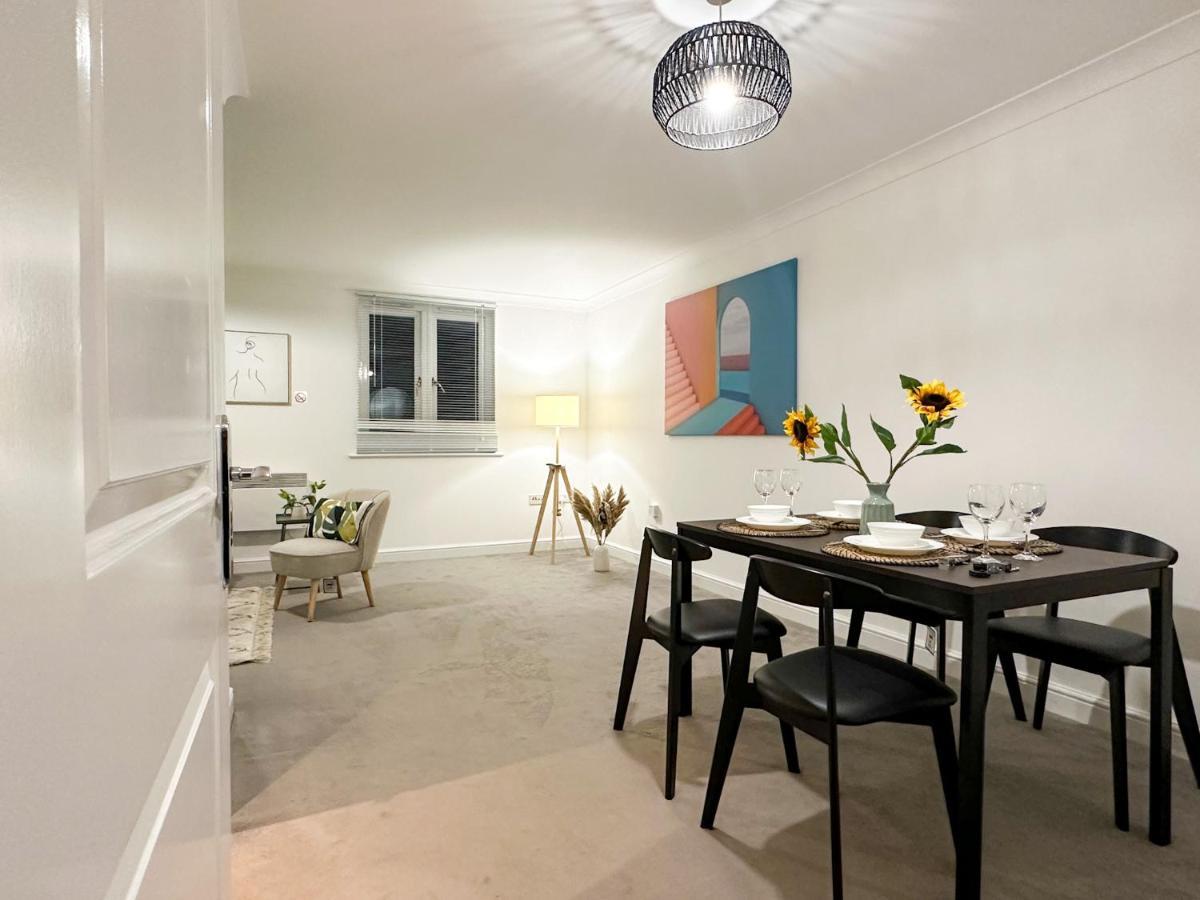 Luxury 2 Bedroom City Centre Apartment - Secure Parking - Amazing Location! Κάντεμπερι Εξωτερικό φωτογραφία