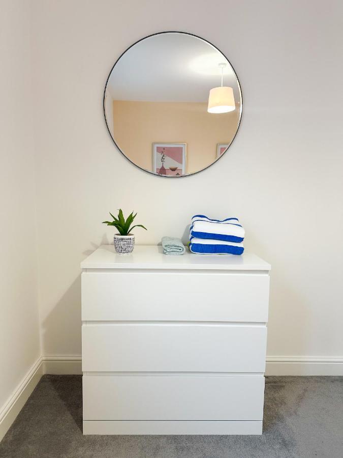 Luxury 2 Bedroom City Centre Apartment - Secure Parking - Amazing Location! Κάντεμπερι Εξωτερικό φωτογραφία
