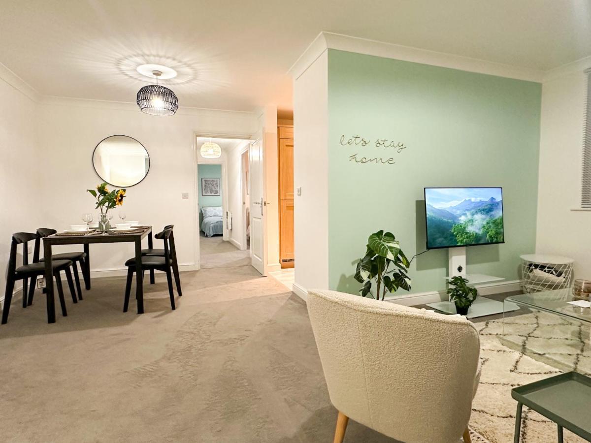 Luxury 2 Bedroom City Centre Apartment - Secure Parking - Amazing Location! Κάντεμπερι Εξωτερικό φωτογραφία