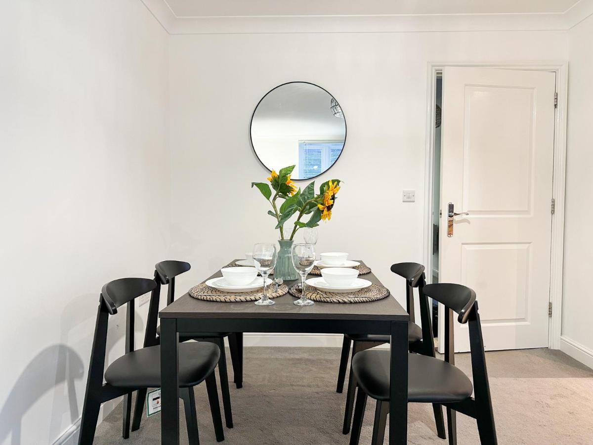 Luxury 2 Bedroom City Centre Apartment - Secure Parking - Amazing Location! Κάντεμπερι Εξωτερικό φωτογραφία