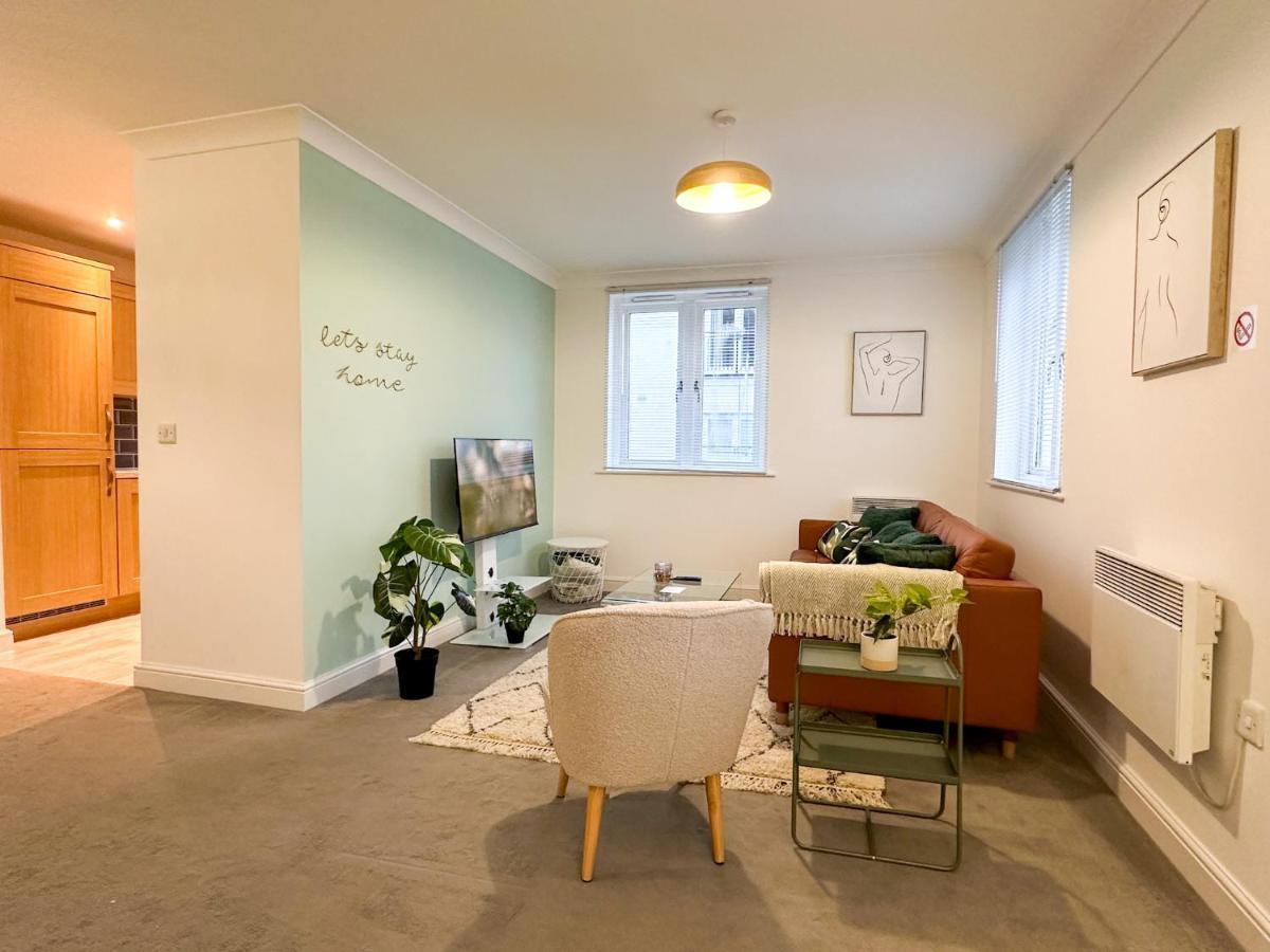 Luxury 2 Bedroom City Centre Apartment - Secure Parking - Amazing Location! Κάντεμπερι Εξωτερικό φωτογραφία