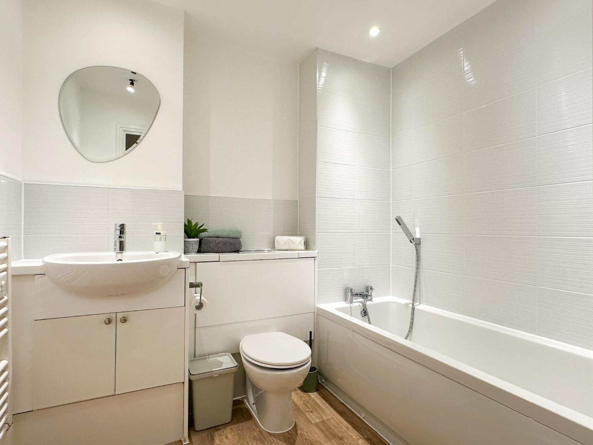 Luxury 2 Bedroom City Centre Apartment - Secure Parking - Amazing Location! Κάντεμπερι Εξωτερικό φωτογραφία