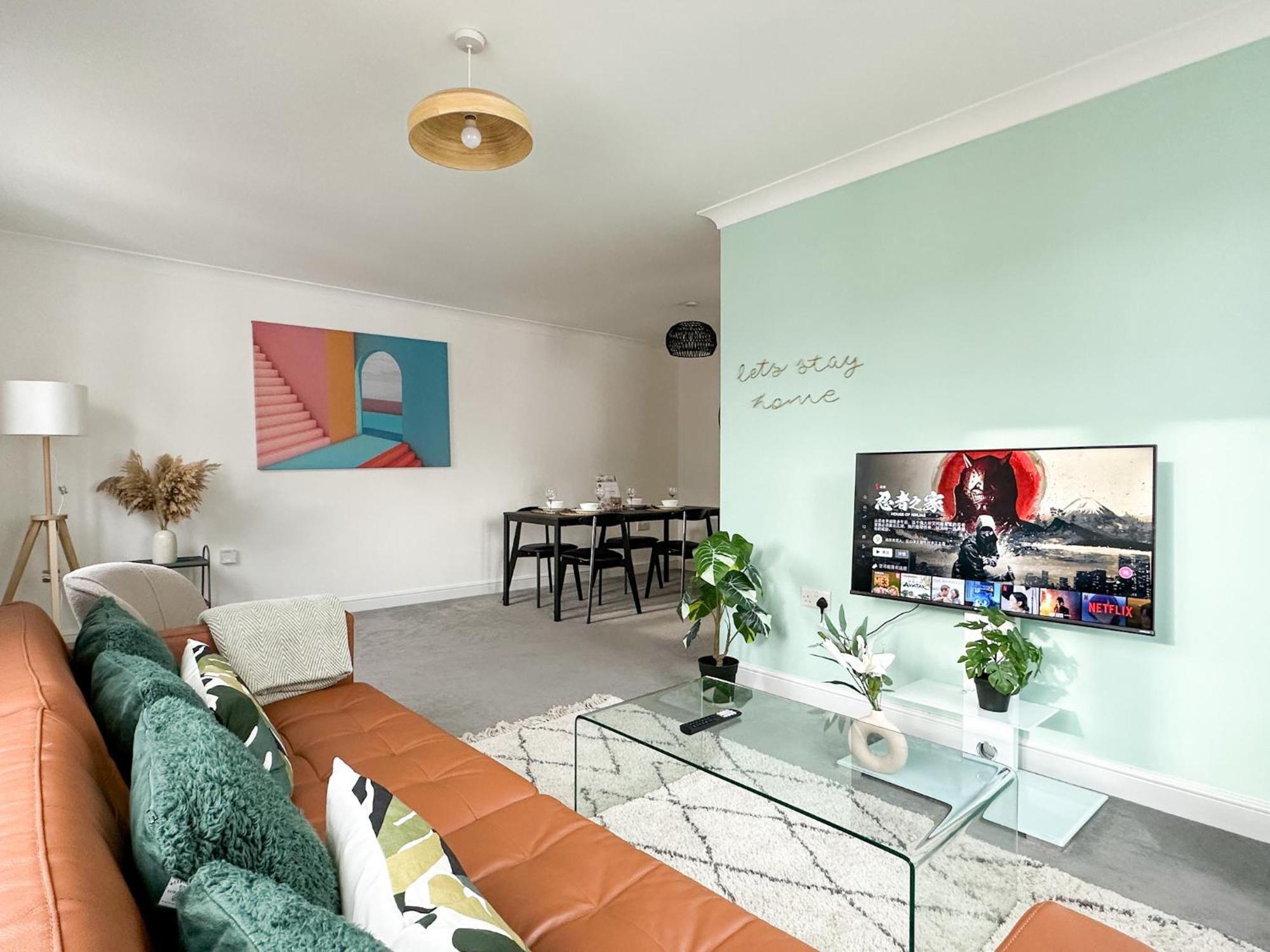 Luxury 2 Bedroom City Centre Apartment - Secure Parking - Amazing Location! Κάντεμπερι Εξωτερικό φωτογραφία