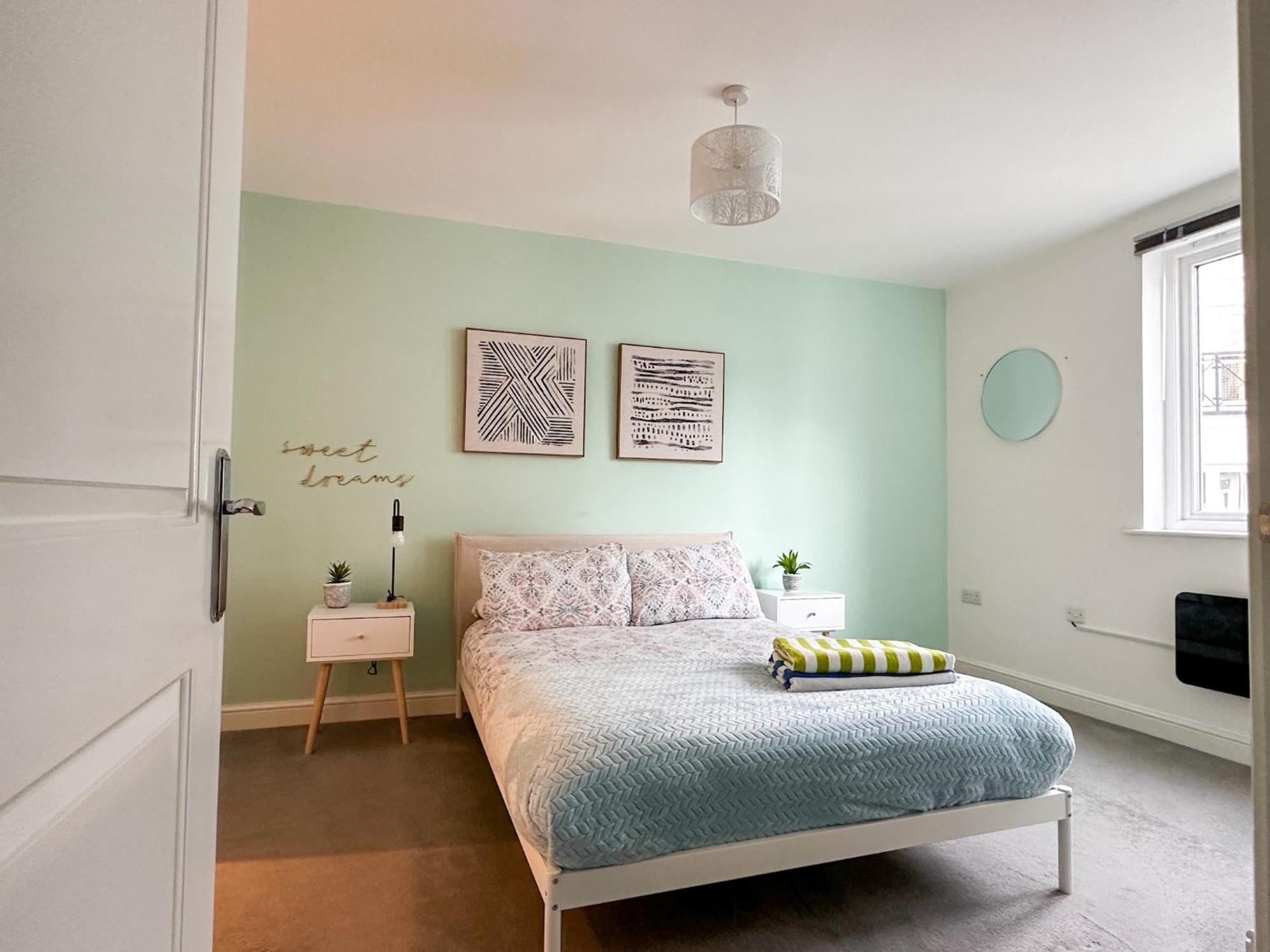 Luxury 2 Bedroom City Centre Apartment - Secure Parking - Amazing Location! Κάντεμπερι Εξωτερικό φωτογραφία