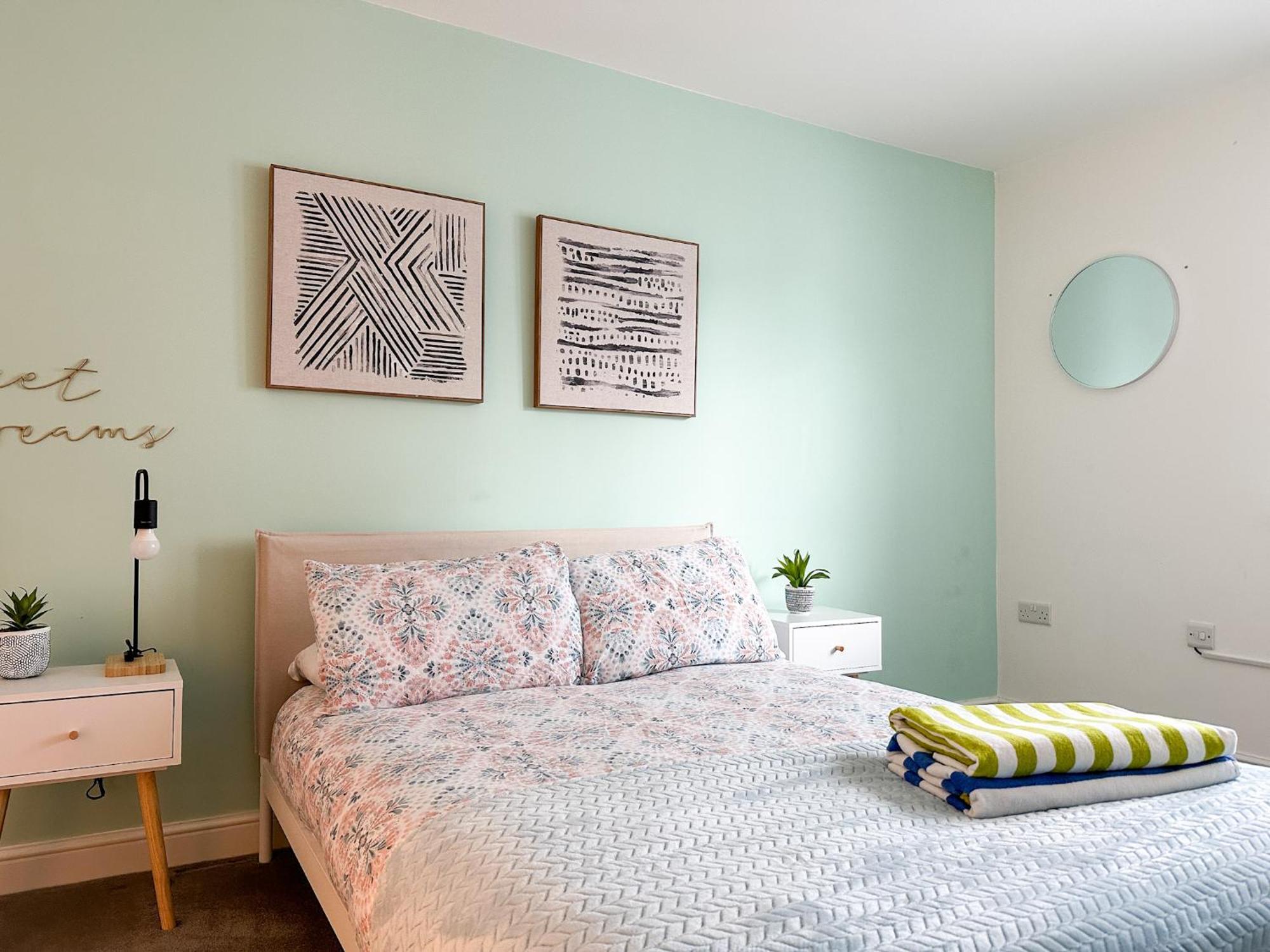 Luxury 2 Bedroom City Centre Apartment - Secure Parking - Amazing Location! Κάντεμπερι Εξωτερικό φωτογραφία